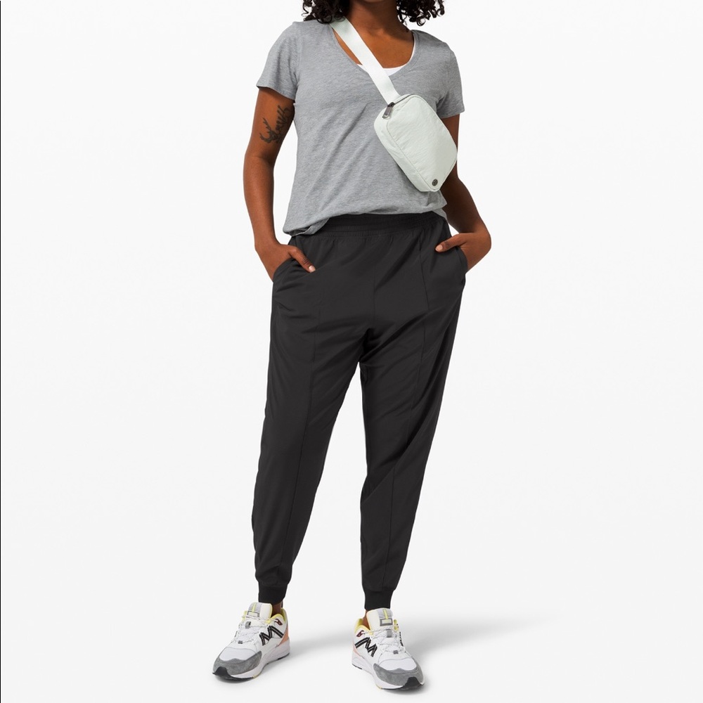 Lululemon Wanderer Joggers size 4 black